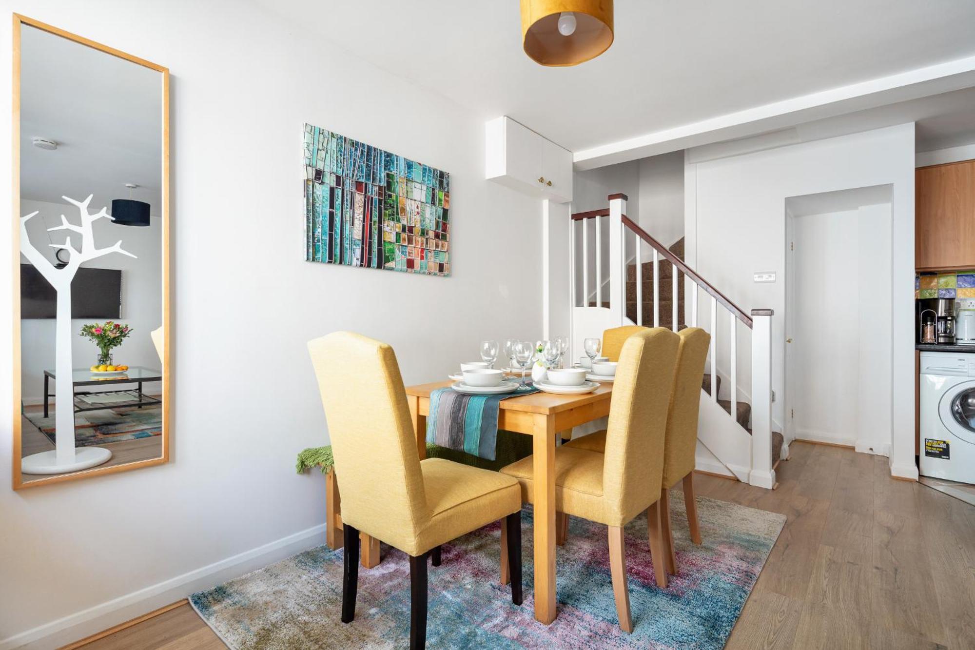 - Cozy 3 Bed House On A Quiet Mews - Case de vacanță Londra