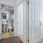 - Cozy 3 Bed House On A Quiet Mews -
