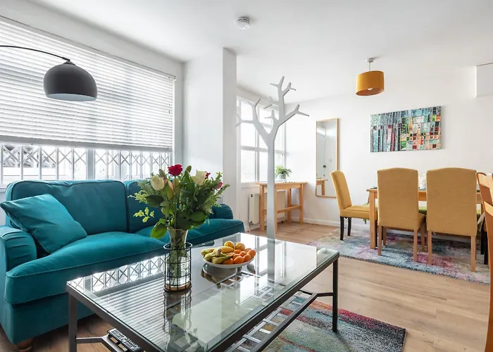 - Cozy 3 Bed House On A Quiet Mews -